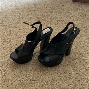 Vince Cumuto black heels